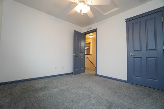 Building Photo - 11301 W Goldenrod Ave