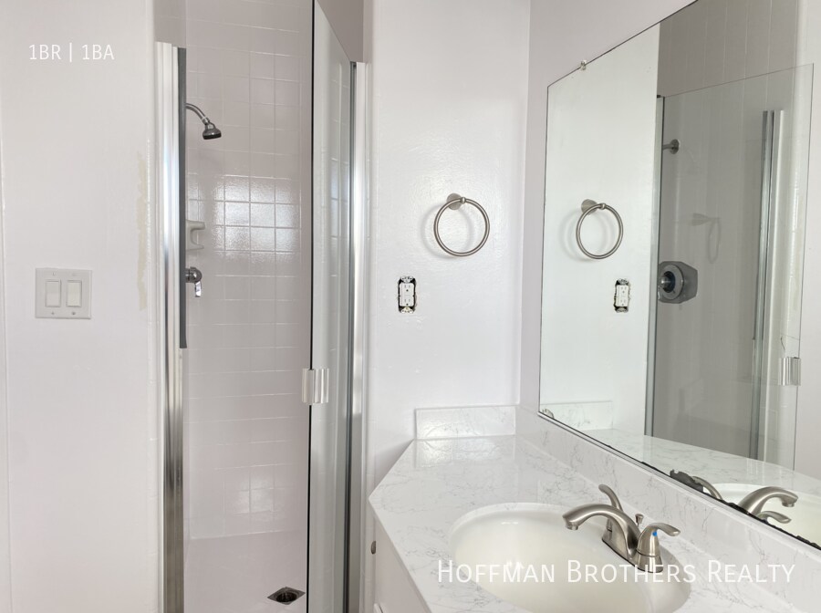 Building Photo - 7010 Lanewood Ave