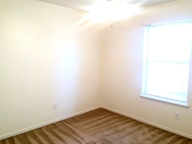 Building Photo - 2119 Whitelaw Dr