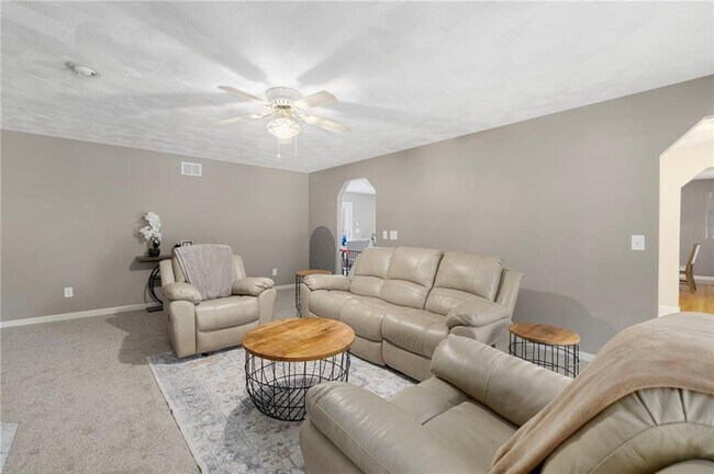 Building Photo - 42 Rollingwood Dr