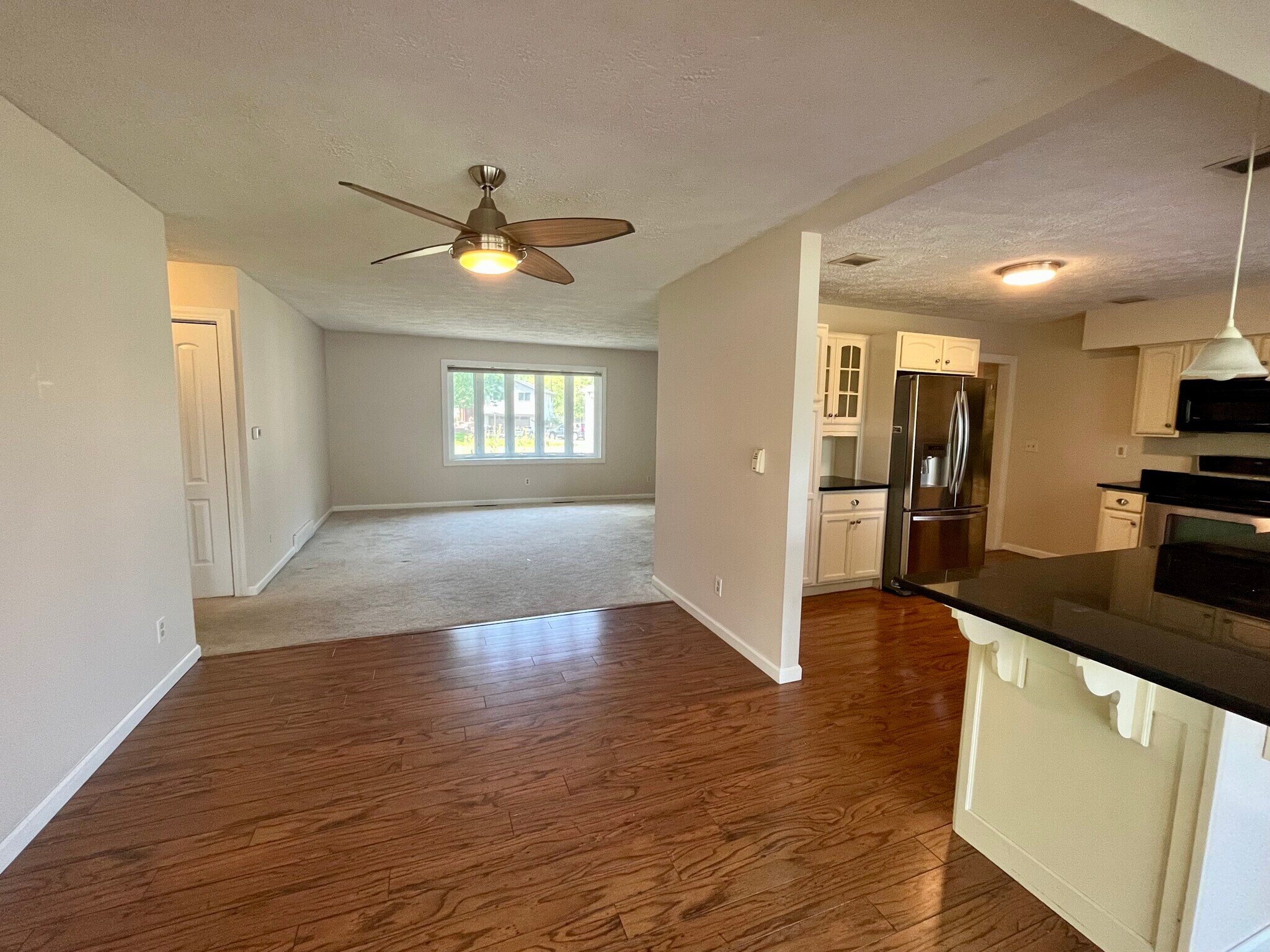 Building Photo - 555 Royal Crest Dr