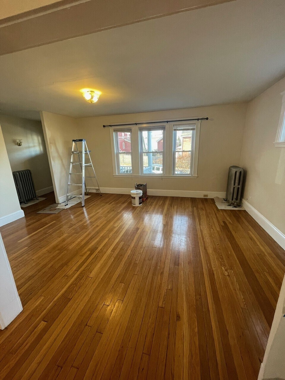 LR - 44 Waverley Ave