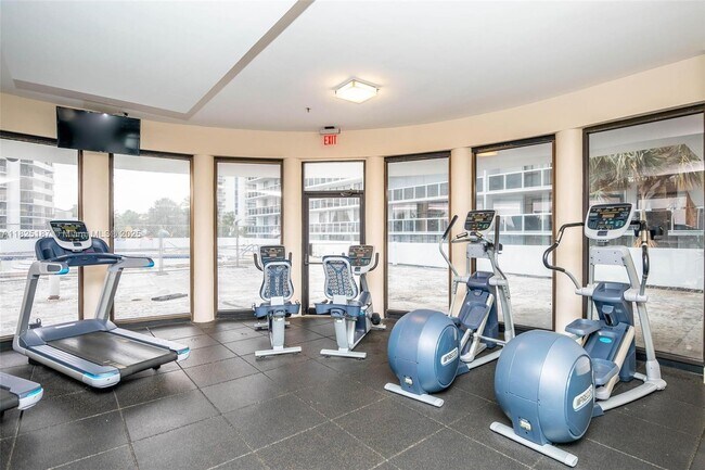 Building Photo - 3675 N Country Club Dr