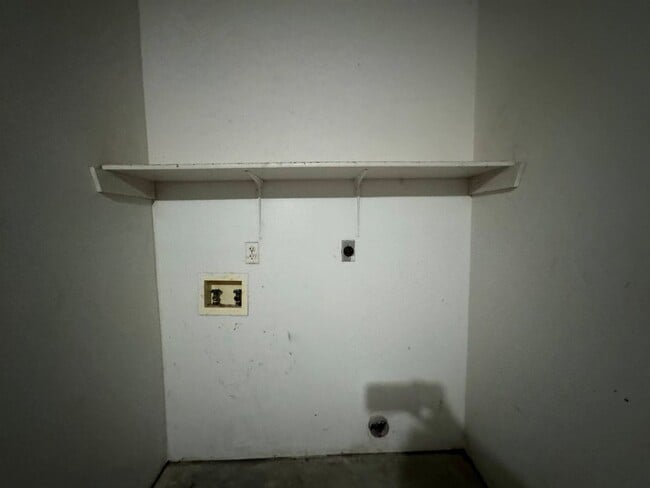 Building Photo - 3509 Christie Dr