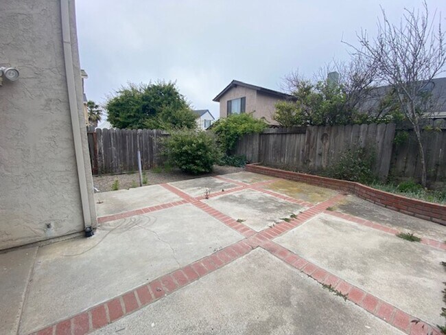 Building Photo - 3BR/ 2BA Updated Home!