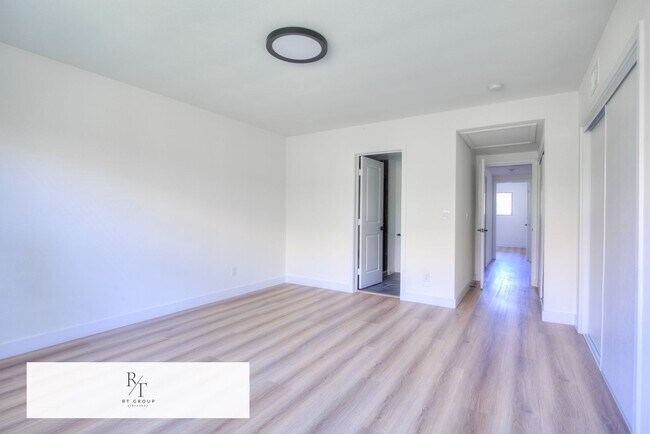 Building Photo - Fully Upgraded Spacious 3-Bedroom Unit in Prime Arcadia Location