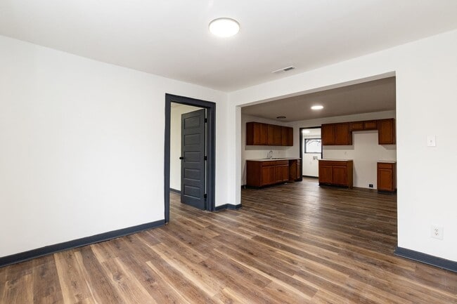 Building Photo - Spacious Three Bedroom Remodeled Home!