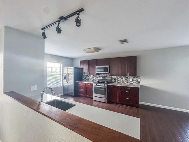 Building Photo - 5700 Glen Meadow Dr