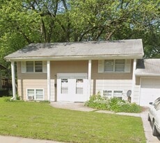 Building Photo - 2900 SE 10th St