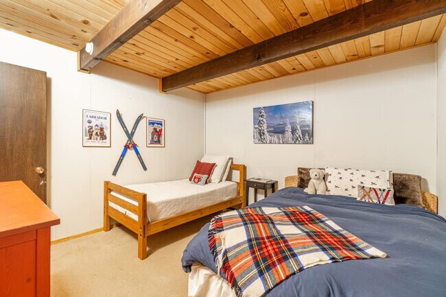 Building Photo - 300 Tomahawk Ave