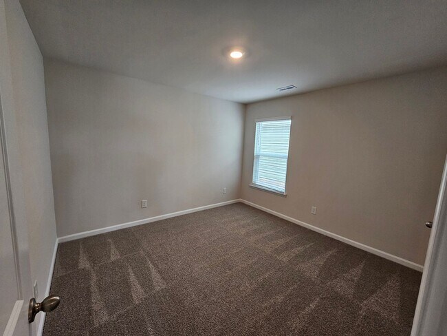 Building Photo - 3 Bedroom/ 2 Bath New Construction