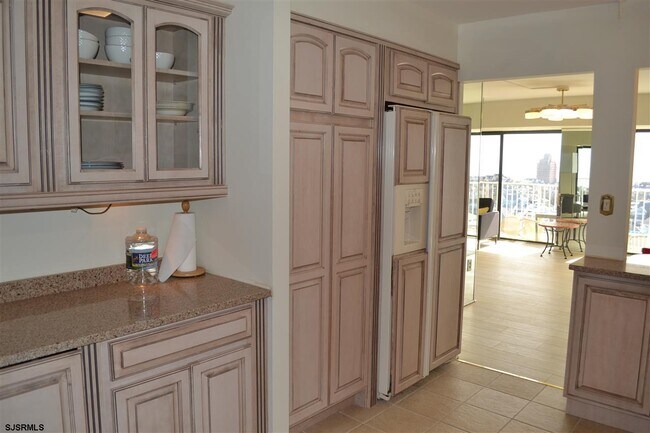 Building Photo - 236 N Derby Ave