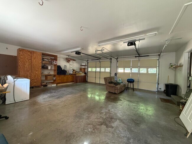 Building Photo - 20 N Lakeshore Dr