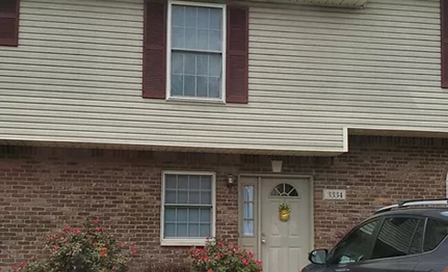 Primary Photo - 3334 S Oaklawn Cir