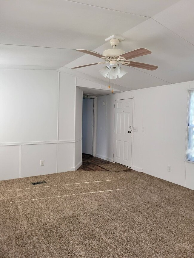 Building Photo - Ready to Move in