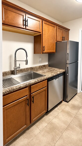 Building Photo - 306 Russet Way