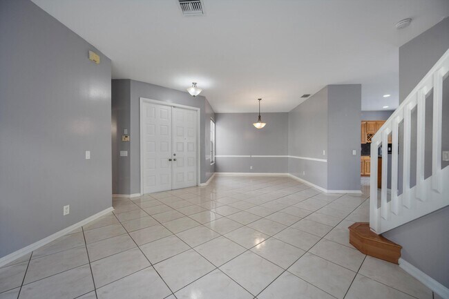 Building Photo - 3578 Chesapeake Cir