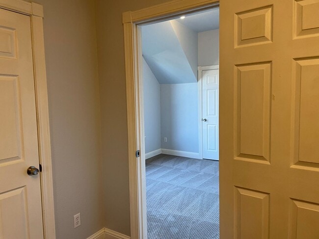 Building Photo - M1614 #1-3