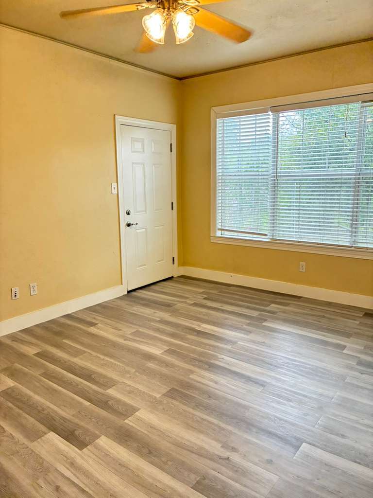 Building Photo - 1209 E Fortification St