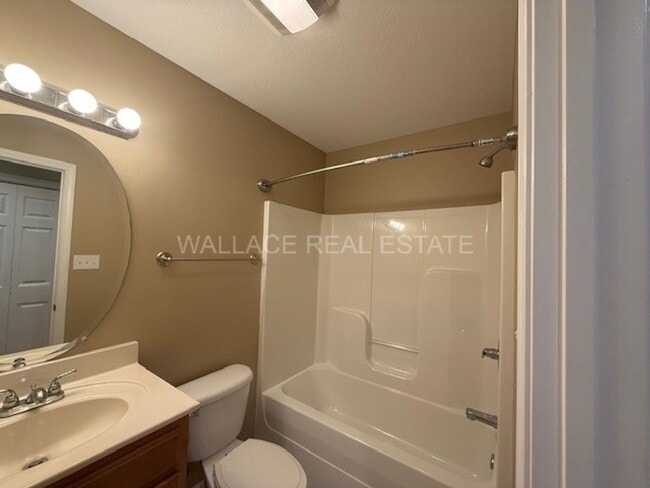 Building Photo - AWESOME 3 BEDROOM IN SOKNO IN COLONIAL EST...
