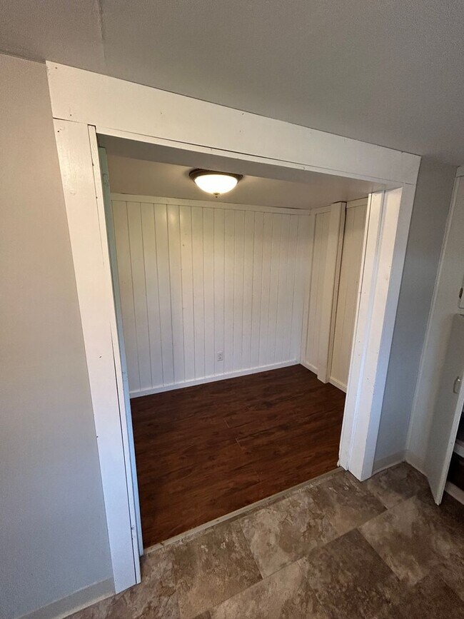 Building Photo - Newly Renovated 3 bed, 1.5 bath on Acreage...