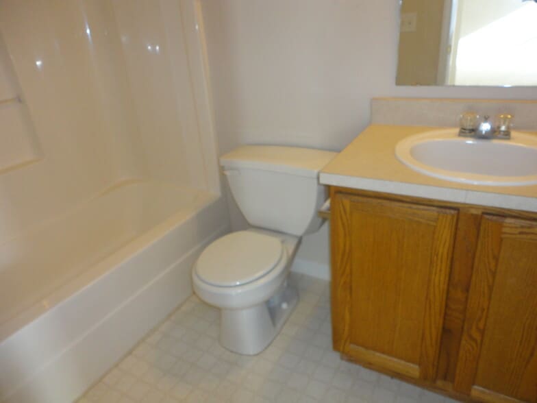 Building Photo - 2820 Dawnlake Dr