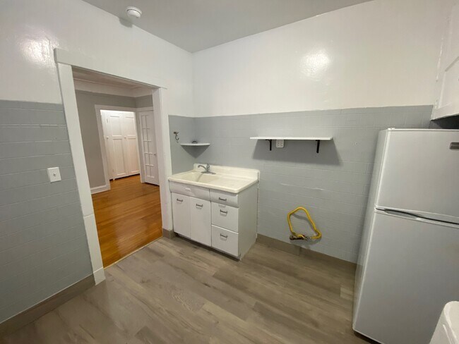 Building Photo - 6514 N Glenwood Ave