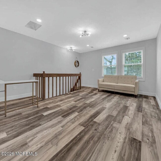 Building Photo - 1143 Roe Ave