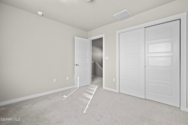 Building Photo - 13900 Villa Vista Ave