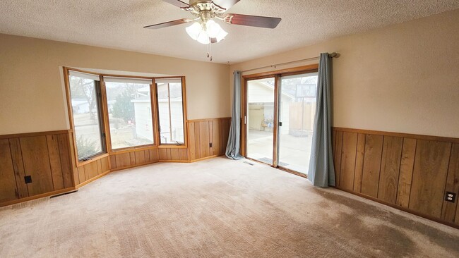 Building Photo - Charming & Updated 3-Bedroom Home with Sunroom, Fireplace & Garage