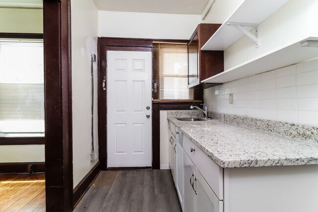 Building Photo - 106 W Tinsley St