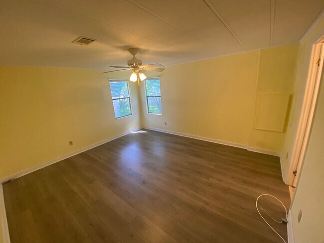 Building Photo - Beautiful 2 + 2, ANNUAL Lease In Orange Bl...