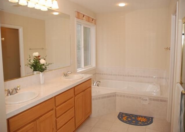 Building Photo - **PENDING** Wonderful West Linn Home!