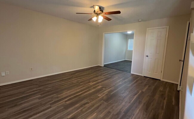 Building Photo - 2 bedroom 1.5 bath duplex - Edmond Schools- August Move In