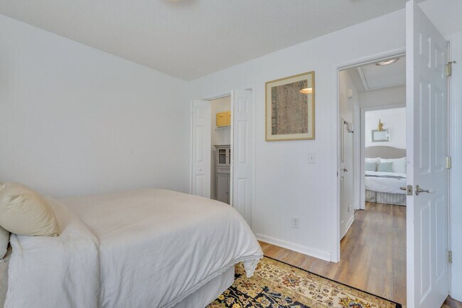 Building Photo - 142 West Tisbury Lane