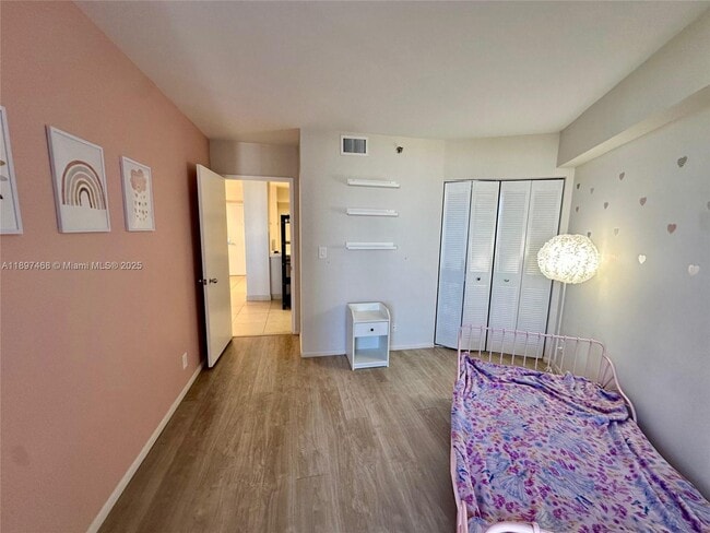 Building Photo - 3600 Mystic Pointe Dr
