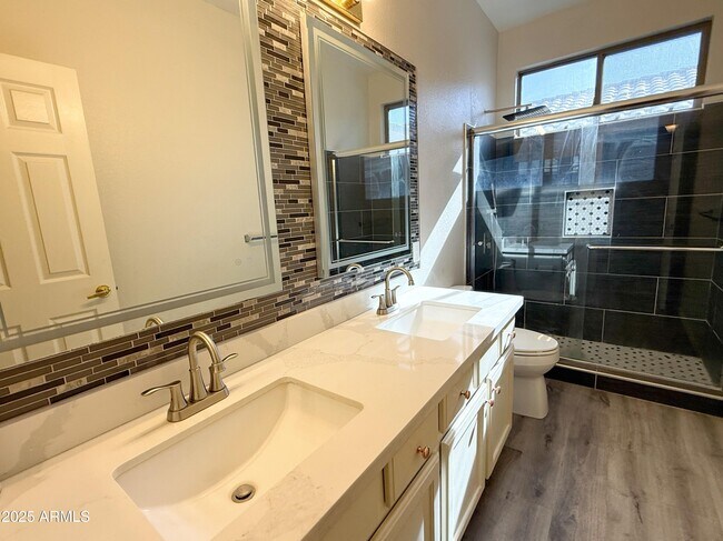 Building Photo - 1432 S Apache Dr