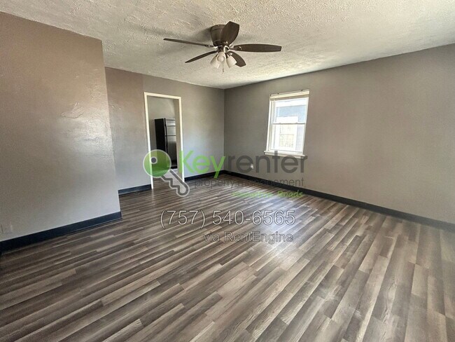 Building Photo - 925 Little Bay Ave