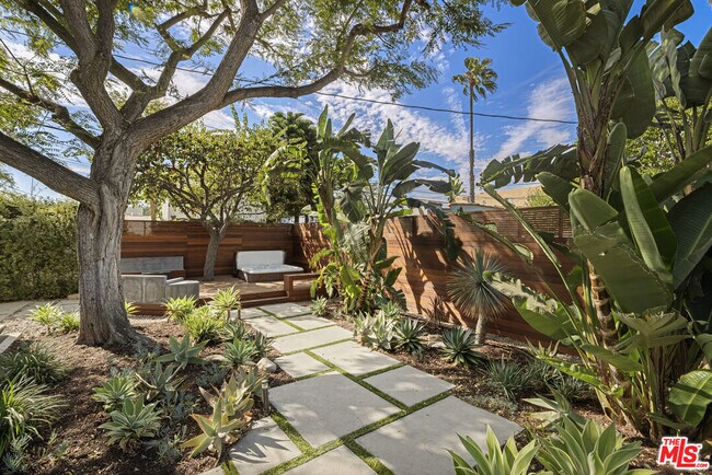 Building Photo - 1169 S Sierra Bonita Ave