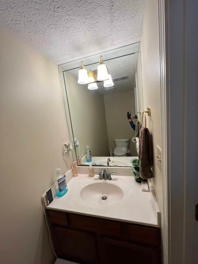 Building Photo - 3626 White Pine Dr