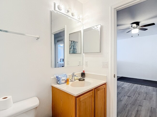 Building Photo - 9856 Ashburn Lake Dr