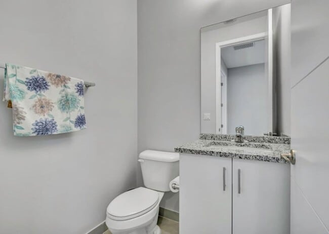 Building Photo - 17081 Five Waters Ave