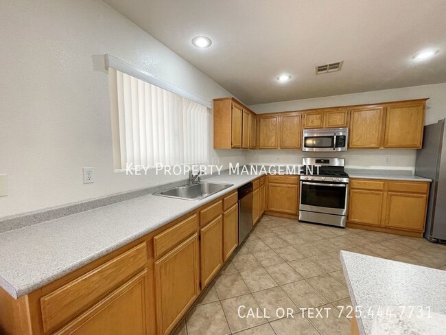 Building Photo - 3 BEDROOM 2.5 BATH UPGRADED HOME IN SOUTHW...