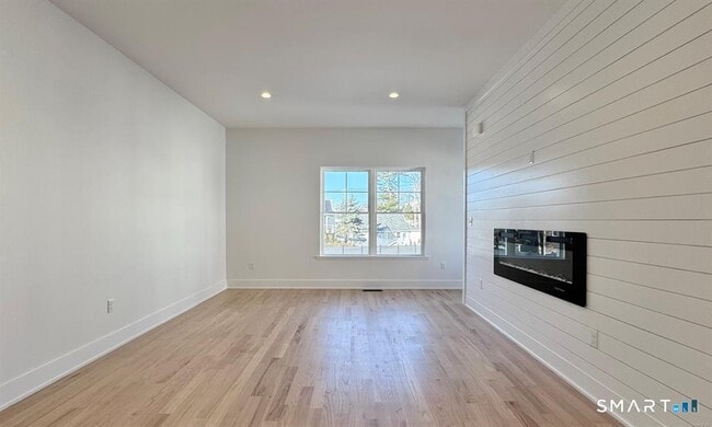 Building Photo - 25 Village Rd