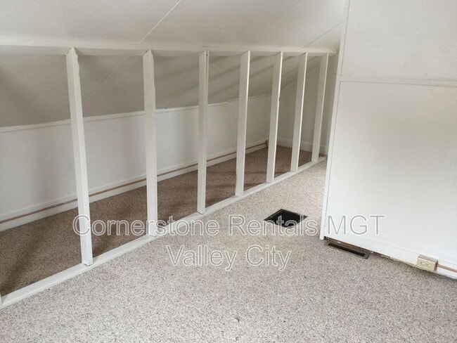 Building Photo - 233 8th Ave NE