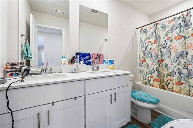 Building Photo - 446 Ravine Dr