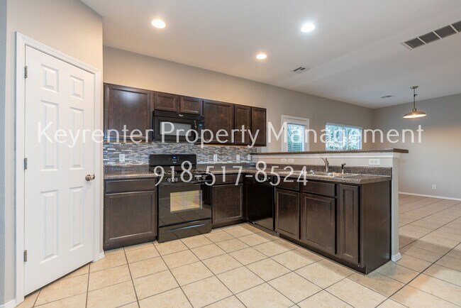 Building Photo - 3 Bed | 2.5 Bath in Broken Arrow!
