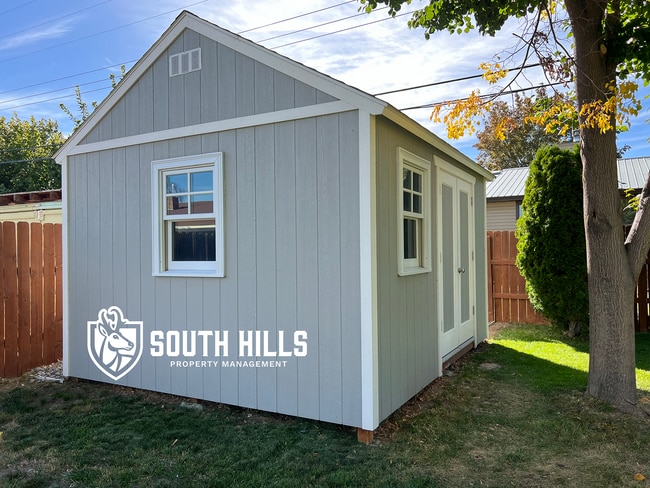 Building Photo - 3bed/2bath w/finished basement, landscaping & Water, Sewer, Trash Included, RV Parking