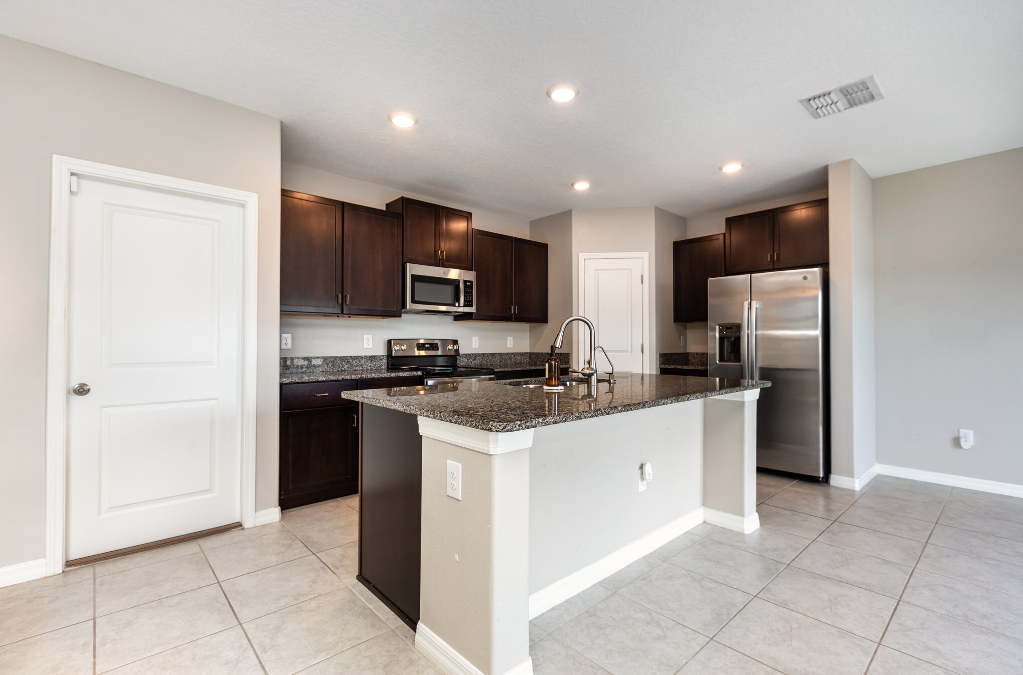 Building Photo - 6986 King Creek Dr