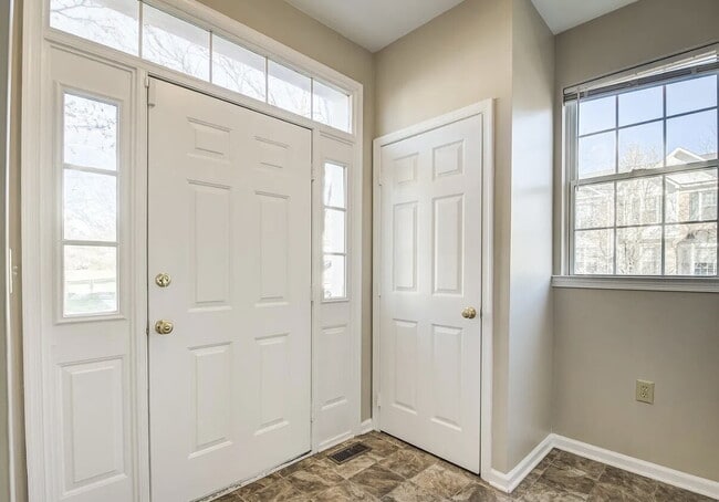Building Photo - 4BD/3.5BA:  Spacious End Unit, Brick Townhome at the Knolls in Crofton.